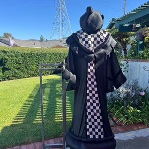 Woman's queen of spades costume, one size